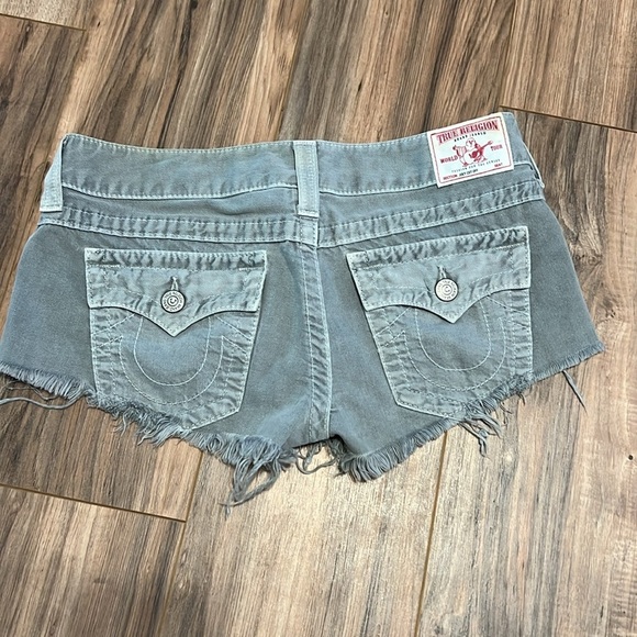 True Religion Joey Cut Off Shorts Women’s Size 30 Gray Distressed Raw Hem - Picture 6 of 8